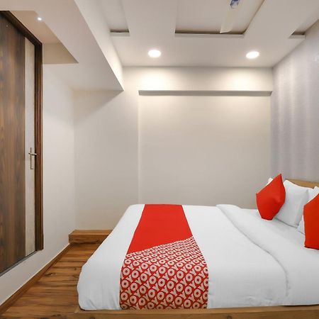 Oyo Hotel Shree Niwas Ahmedabad Exterior foto