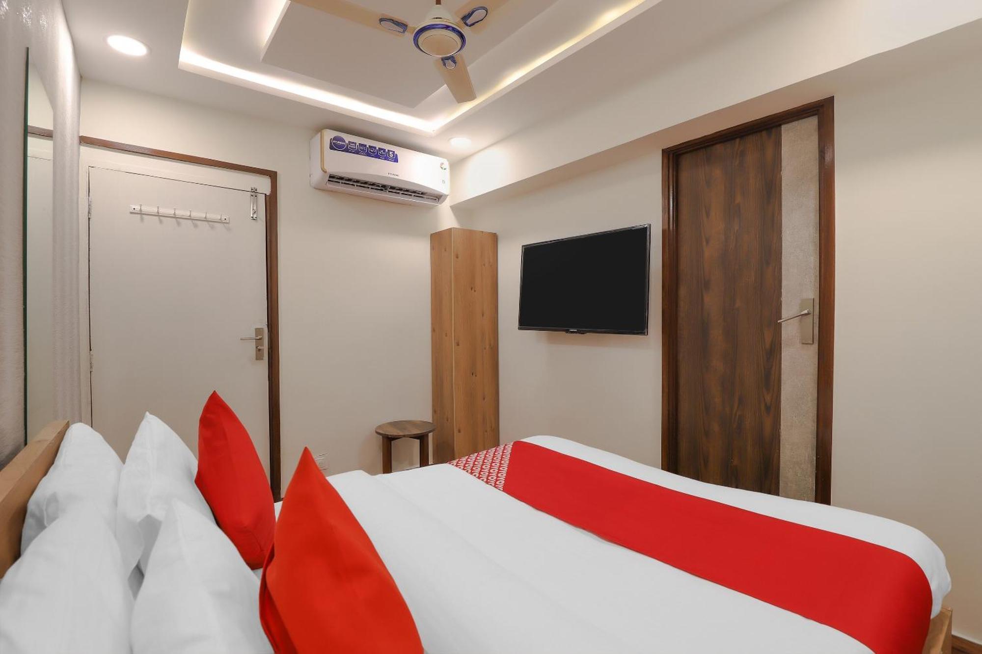 Oyo Hotel Shree Niwas Ahmedabad Exterior foto
