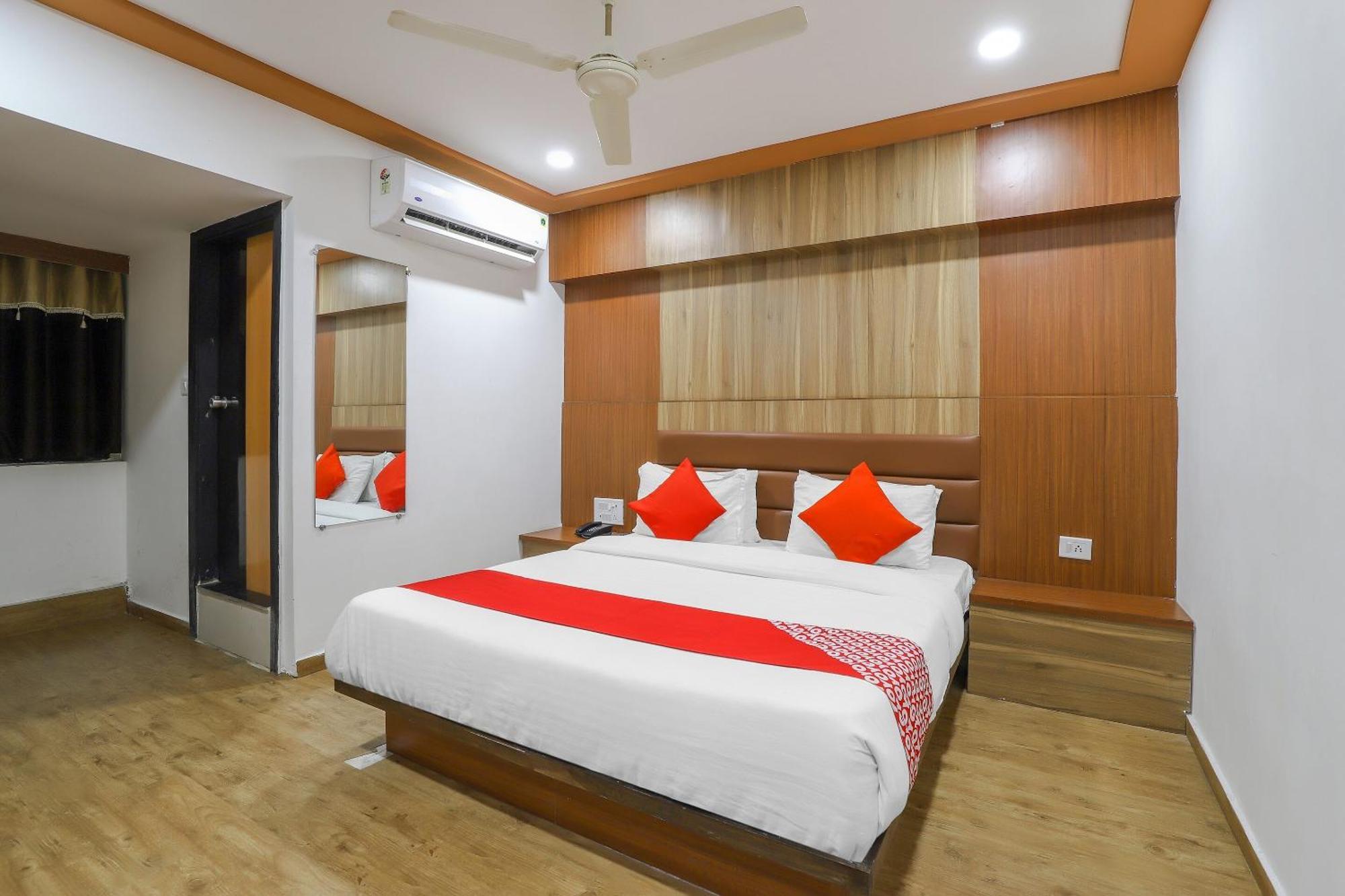 Oyo Hotel Shree Niwas Ahmedabad Exterior foto